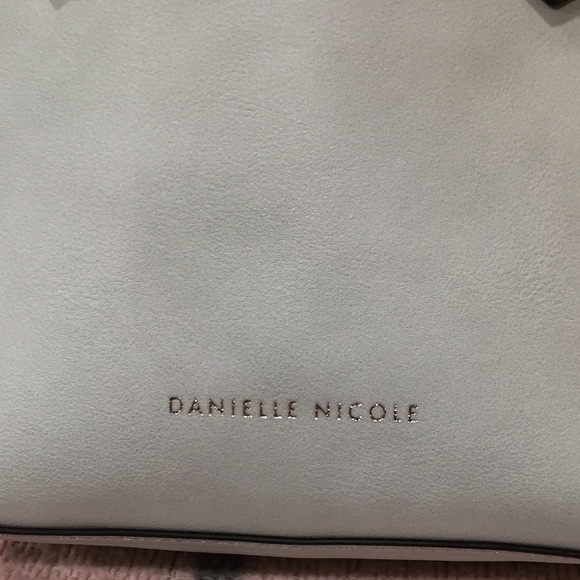 NWOT, Danielle Nicole Crossbody in pale blue - Picture 5 of 11